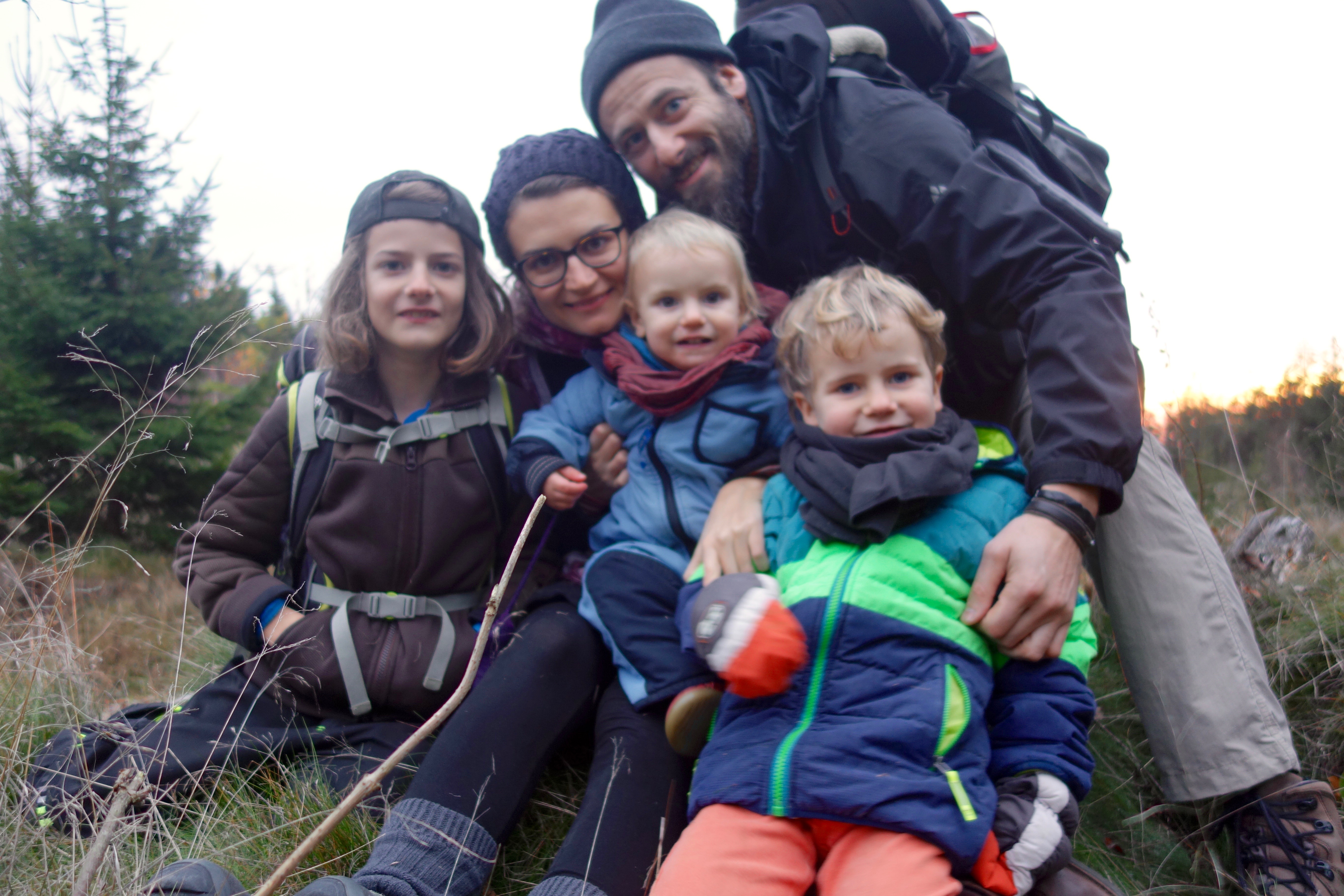 Martin, Julia, Oskar, Viktor und Arthur im Freien_01